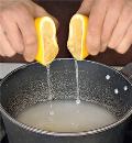 Фото приготовления рецепта: Апельсиновые корочки в сиропе, шаг №2