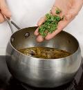 Фото приготовления рецепта: Суп с тофу и шампиньонами, шаг №4