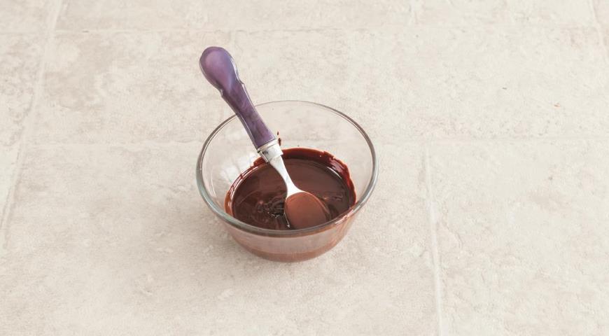 Фото приготовления рецепта: Шоколадный кекс с черносливом, шаг №3