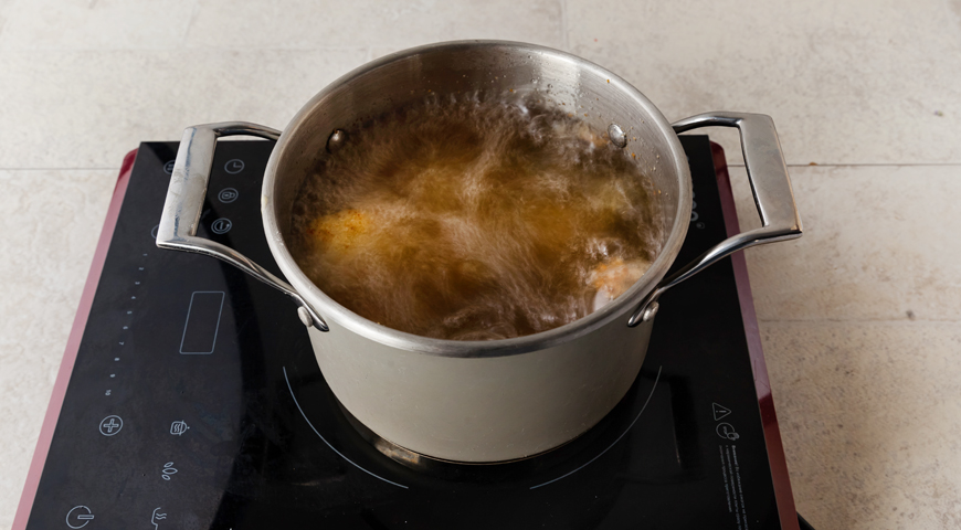 Фото приготовления рецепта: Хрустящие аранчини с соусом бешамель, шаг №9