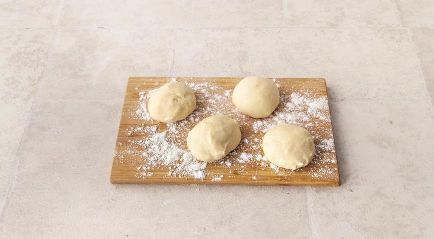 Фото приготовления рецепта: Пирожки с яблоками и лимоном, шаг №3