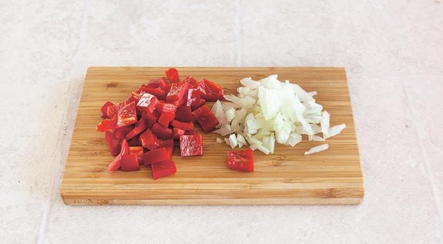 Фото приготовления рецепта: Пилав из булгура с помидорами и нутом по-турецки, шаг №1