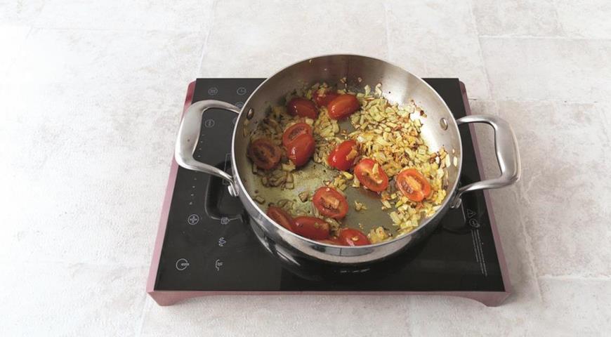 Фото приготовления рецепта: Фасоль с цветной капустой, шаг №4