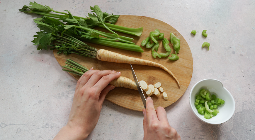 Как приготовить овощной бульон из того, что найдётся на кухне - Лайфхакер