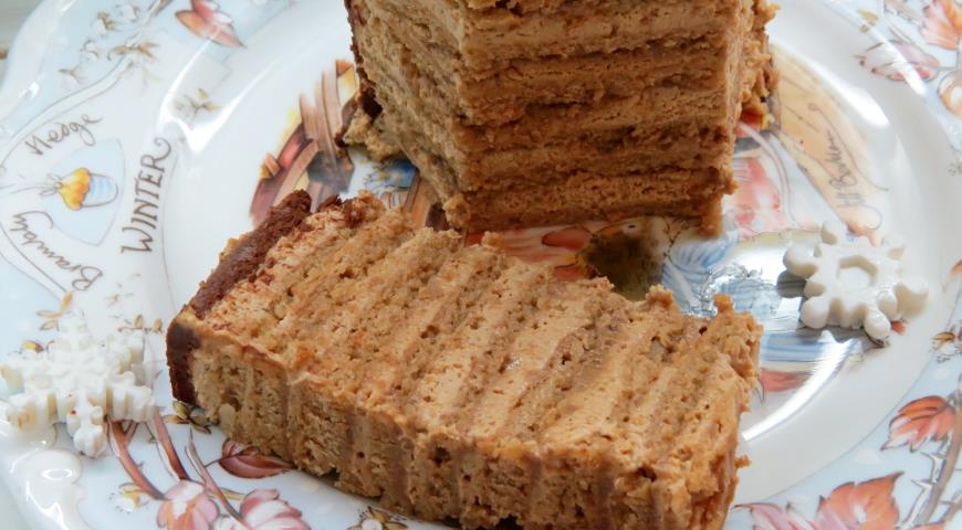 Фото приготовления рецепта: Торт «Грецкий орех, кофе, карамель», шаг №25
