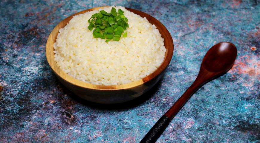 Фото приготовления рецепта: Длиннозерный припущенный рис, шаг №5