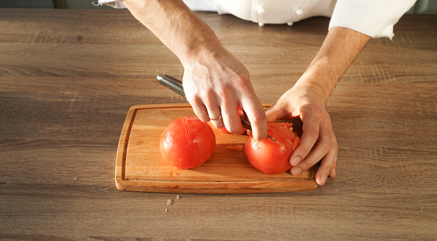 Постные щи из свежей капусты, помидоры нарежьте кубиком