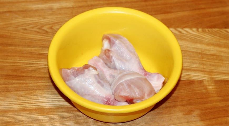 Пряная тыква с курицей, подготовить куриные голени